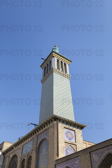 Wind tower building