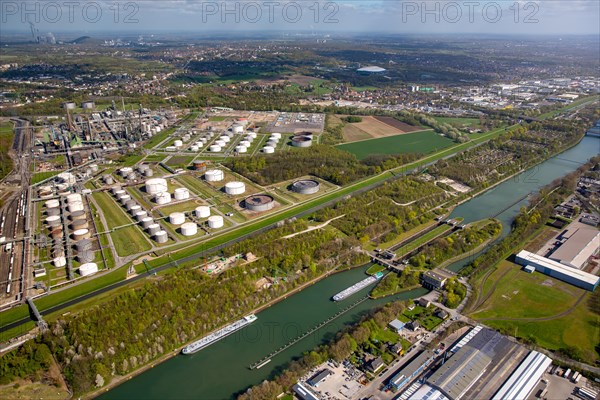 Emscher and lock Rhine-Herne Canal