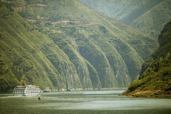 Cruise ship on the Yangtze River through the Qutang Gorge