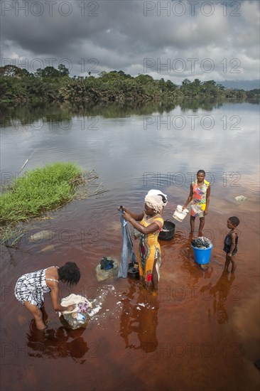 Women washing clothes in the river Ntem