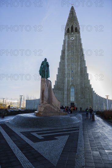 Hallgrimskirkja church with monument to Leif Eriksson