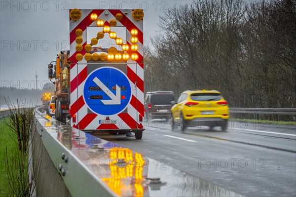 Warning for lane change on a vehicle of the motorway maintenance authorities on the motorway A4 during rain