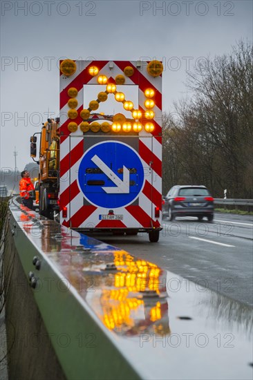 Warning for lane change on a vehicle of the motorway maintenance authorities on the motorway A4 during rain