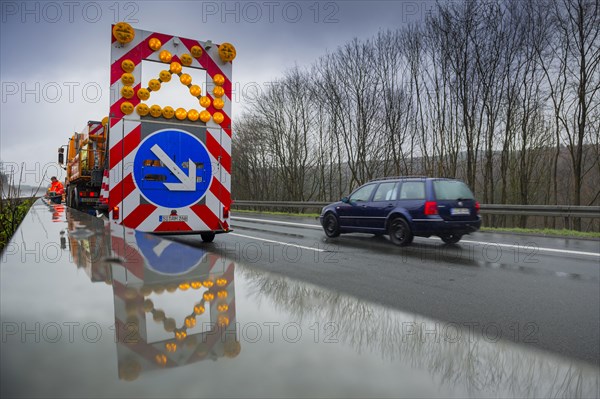 Warning for lane change on a vehicle of the motorway maintenance authorities on the motorway A4 during rain