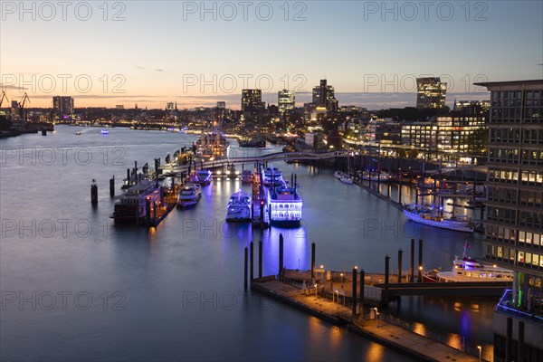 View towards Uberseebrucke and St. Pauli Piers