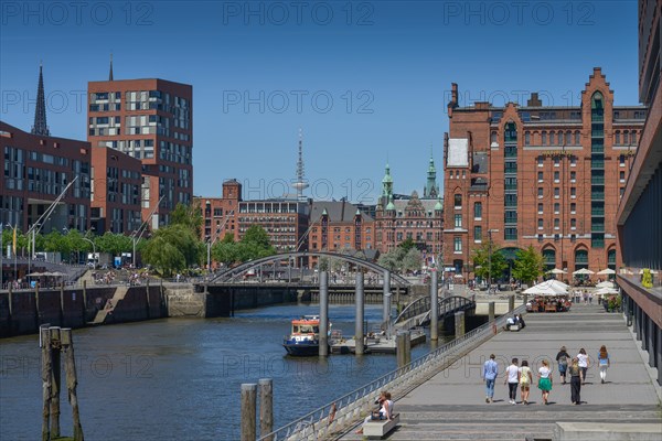 Magdeburger Hafen with Busanbrucke