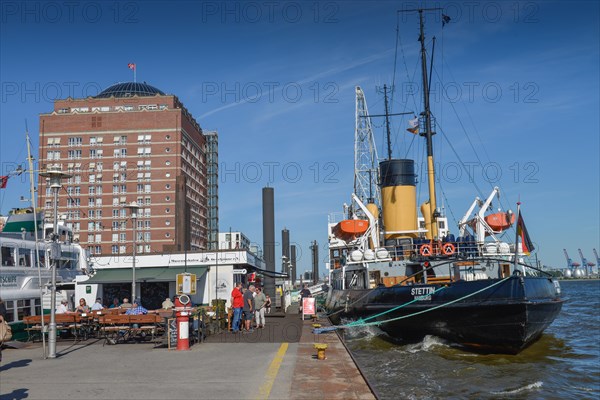 Oevelgonne Museum Harbour Pier