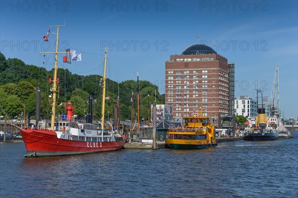 Oevelgonne Museum Harbour Pier