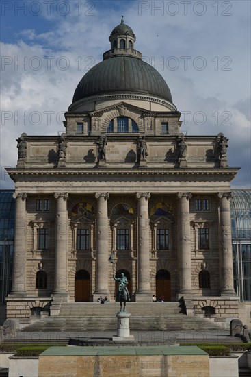 Bavarian State Chancellery with equestrian statue of Otto von Wittelsbach