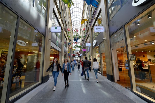 Passers-by in Kaufingertor Passage