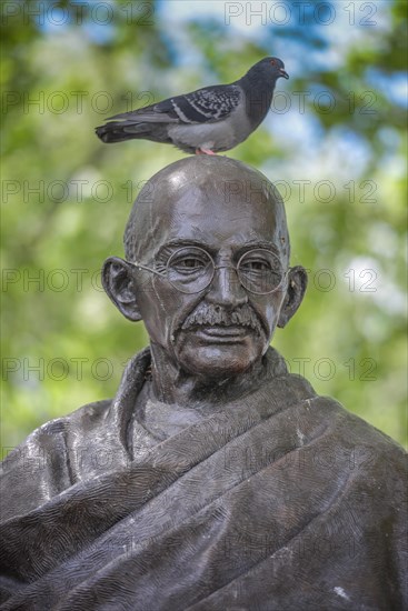 Mahatma Gandhi Statue