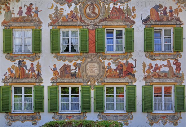 Facade of the Hansel-und-Gretelhaus with typical Luftlmalerei