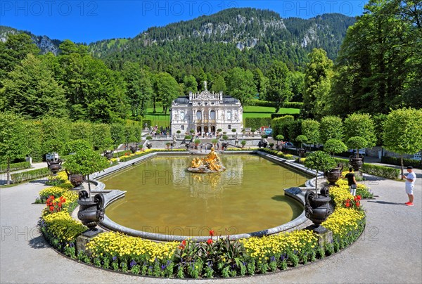 Bassin in the garden parterre with south view of the castle