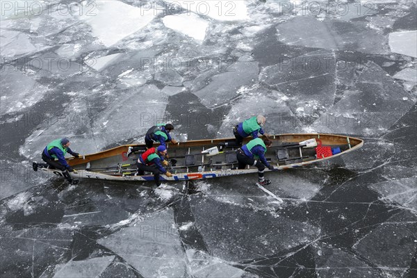 Canoe race challenge over the frozen Saint Lawrence River