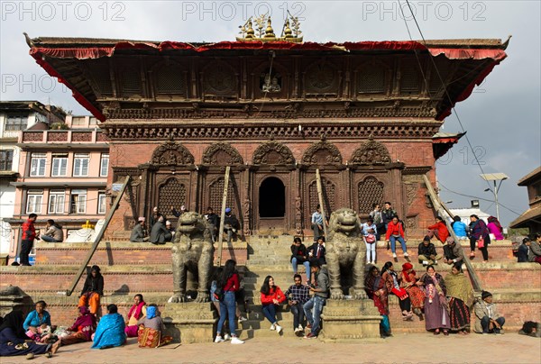Locals in front of the Shiva Parvati Mandir Temple