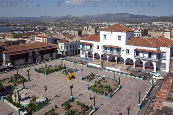 View of the Parque Cespedes with the city hall