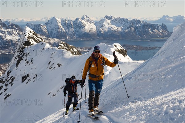 Ski mountaineers ascending to Rundfjellet