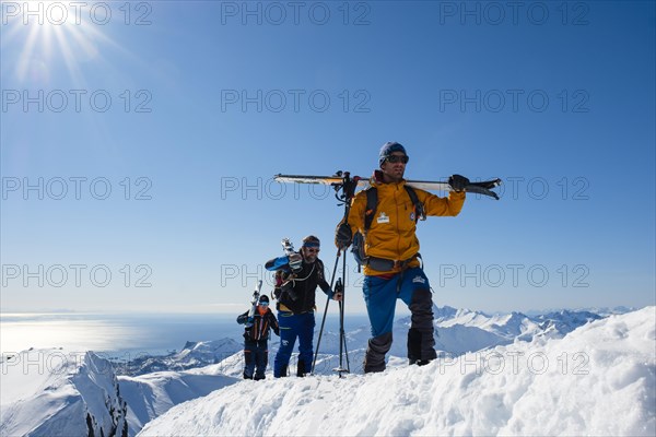 Ski mountaineers on the ascent to Rundfjellet