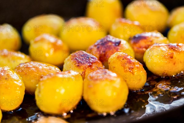 Fried potatoes in fat