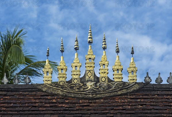 Miniature pagodas on the gable