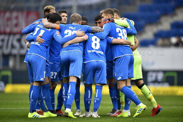 Teambuilding TSG 1899 Hoffenheim in front of start of match