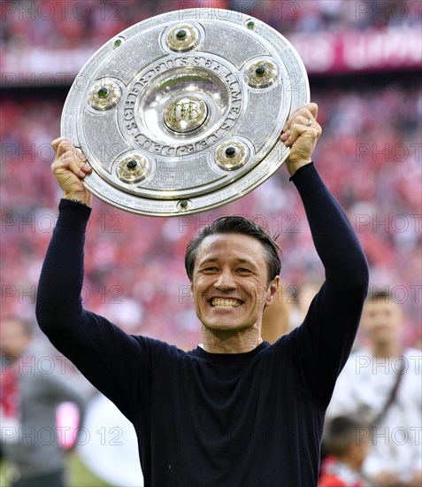 Coach Coach Niko Kovac FC Bayern Munich FCB cheers with championship cup