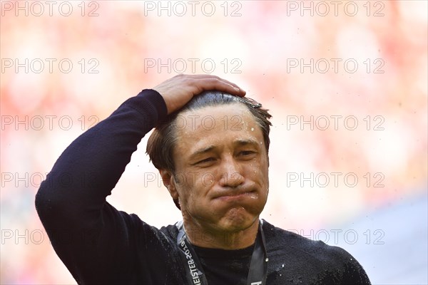 Coach Coach Niko Kovac FC Bayern Munich FCB gets his first beer shower