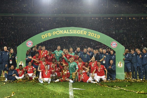 Group Photo FC Bayern wins DFB Cup