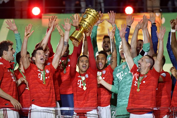 Thiago Alcantara FC Bayern Munich with cup