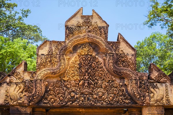 Stone carvings at Prasat Banteay Srei temple ruins