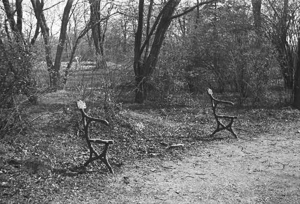 Park bench without wood