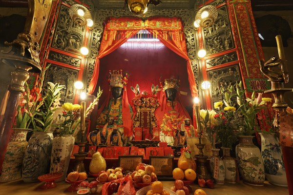 Altar with statues of gods Man and Mo