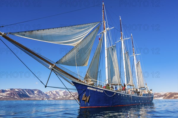 Sailing ship Rembrandt van Rijn in Scoresbysund