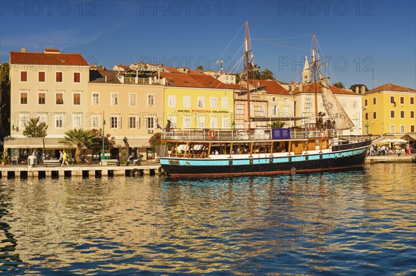 Tourist boat