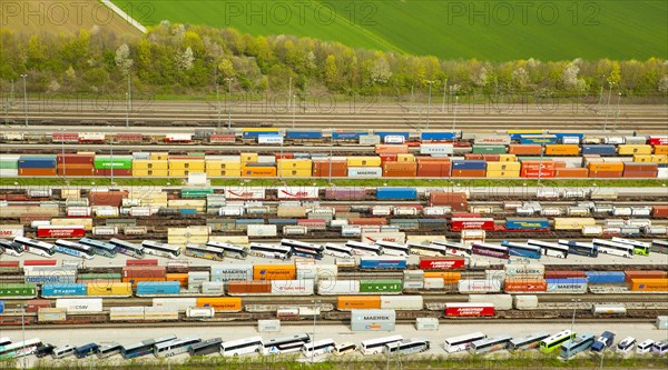 Containers at loading station