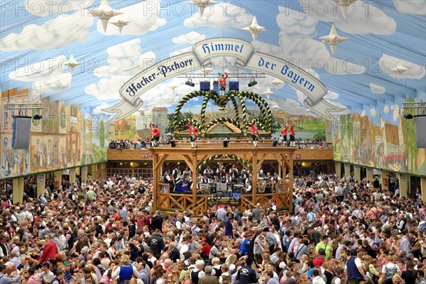 Many Wies'n visitors in the Hacker-Pschorr beer tent