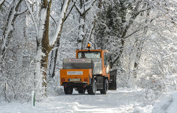 Snowplough on its way