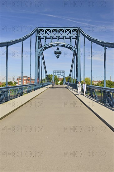 Kaiser Wilhelm Bridge with road lane