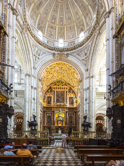 Chancel with altar of the Mezquita