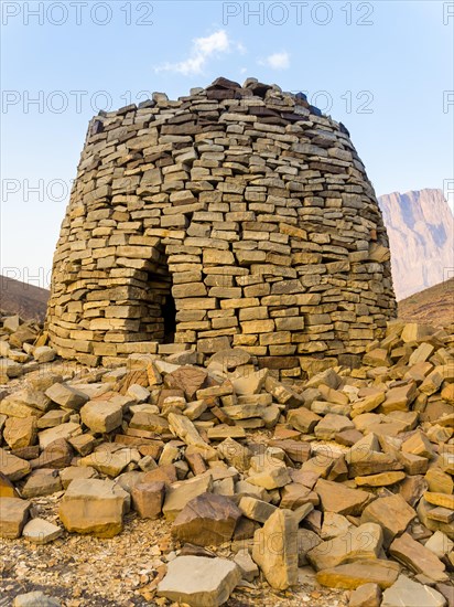 5000 year old beehive grave