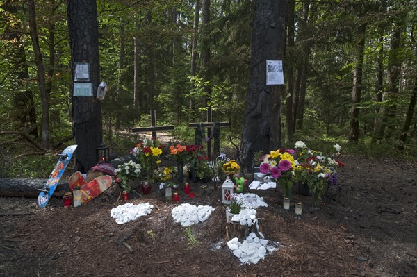 Memorial for teenagers in fatal accident