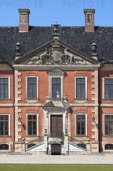 Bothmer Castle with Crest