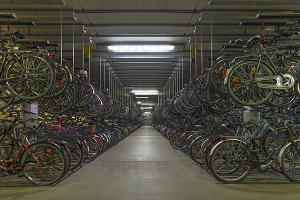 Bicycle parking garage