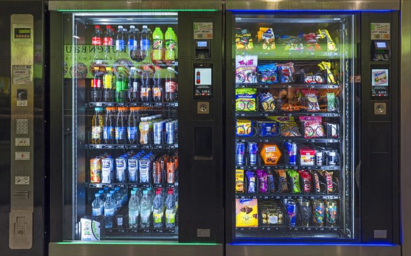 Beverage and sweets wending machine