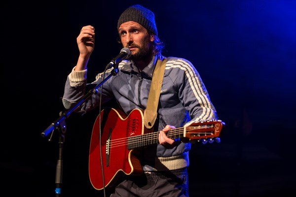 The Swiss singer and songwriter Shem Thomas live at the Schuur Lucerne