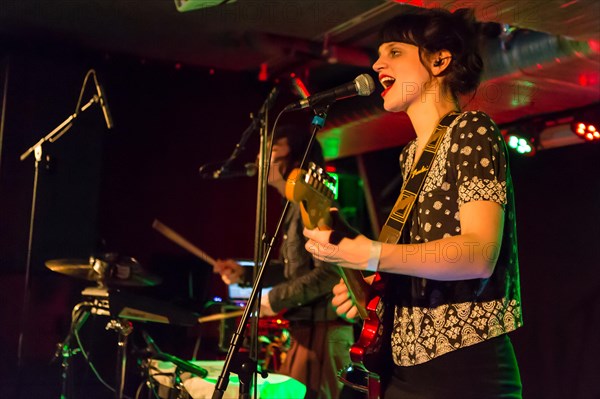 The Dutch-German pop duo Nosoyo with singer Donata Kramarz and drummer Daim de Rijke live in the Schuur Lucerne