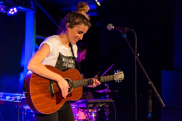 The Swiss singer and songwriter Lina Button live at the Schuur Lucerne