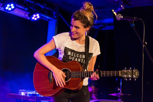 The Swiss singer and songwriter Lina Button live at the Schuur Lucerne