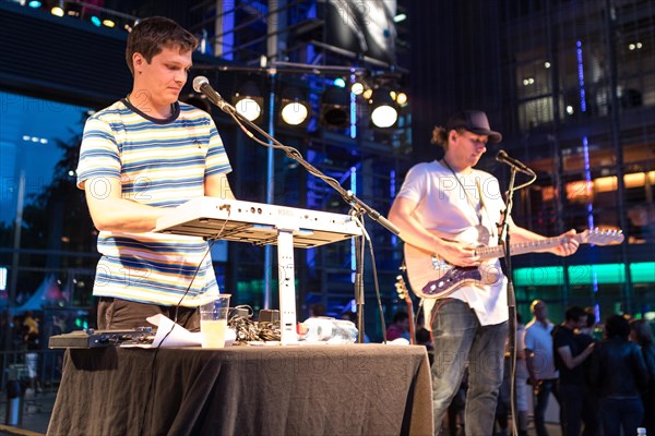 The Australian musician duo Jamie MacDowell and Tom Thum live at the 25th Blue Balls Festival in Lucerne