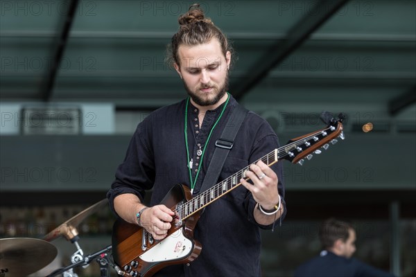 The Swiss music trio Forlorn Elm with David Friedli at the Gitrarre